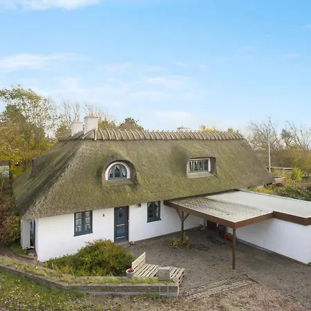 4 Bedroom Stunning In Holiday home Humble