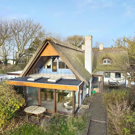 4 Bedroom Stunning In Holiday home Humble